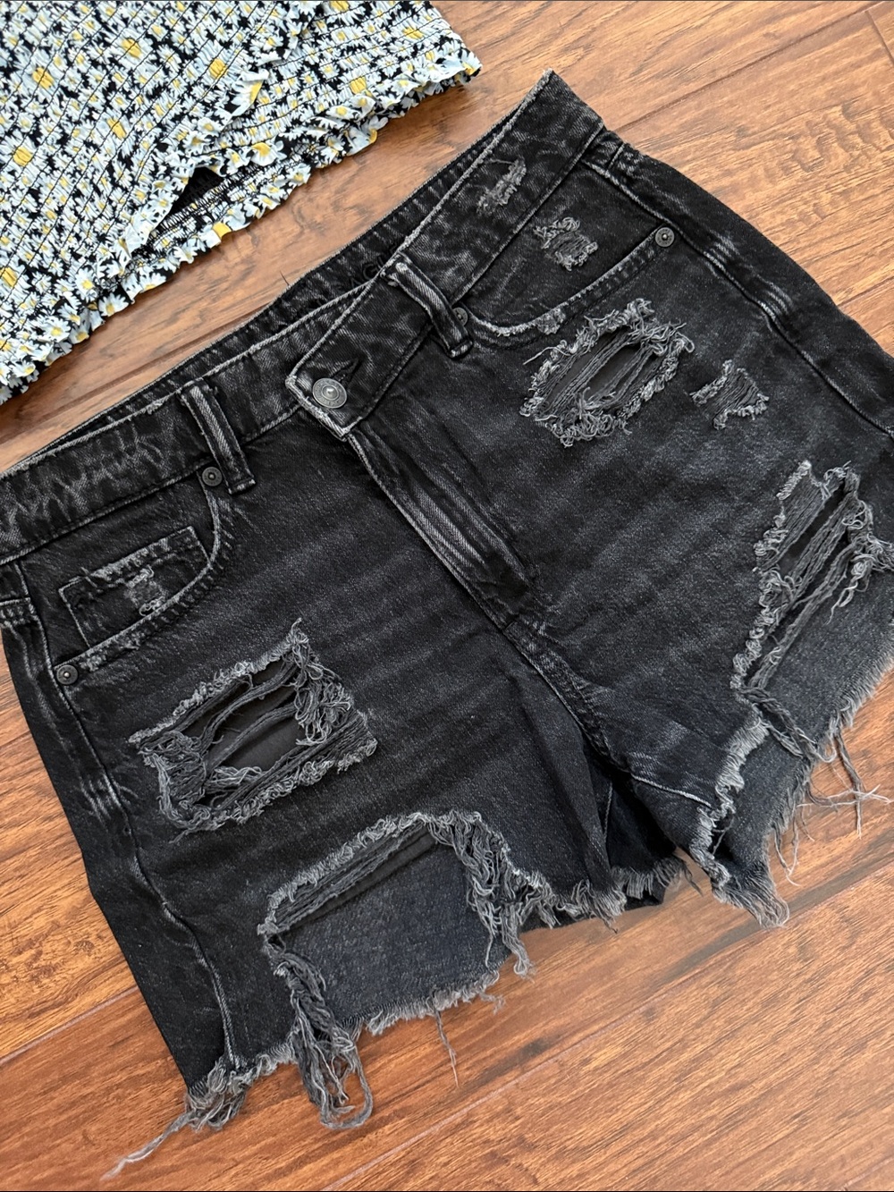 American Eagle Outfitters Mom Short - Black Distressed Denim